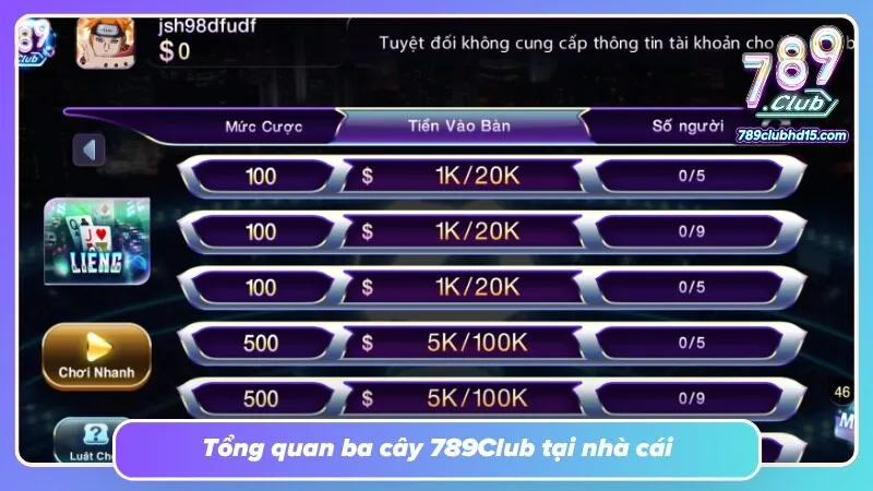 Bàn chơi sử dụng ba lá bài tạo nên nhịp ván nhanh và gọn